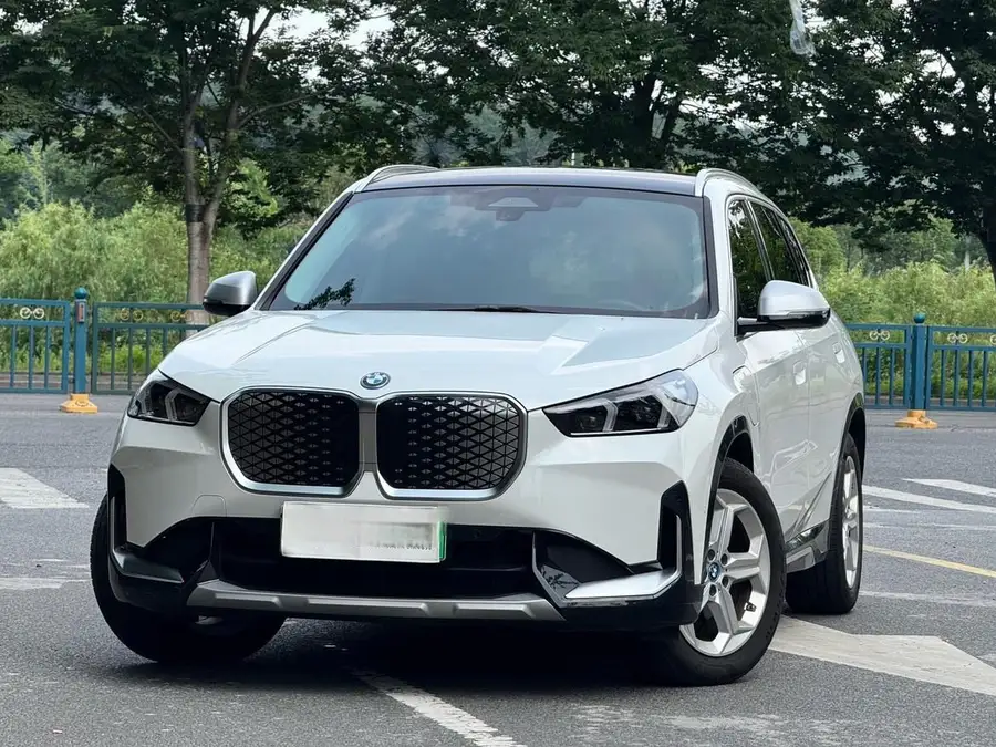 2025 BMW iX1 eDrive25L X Design Package