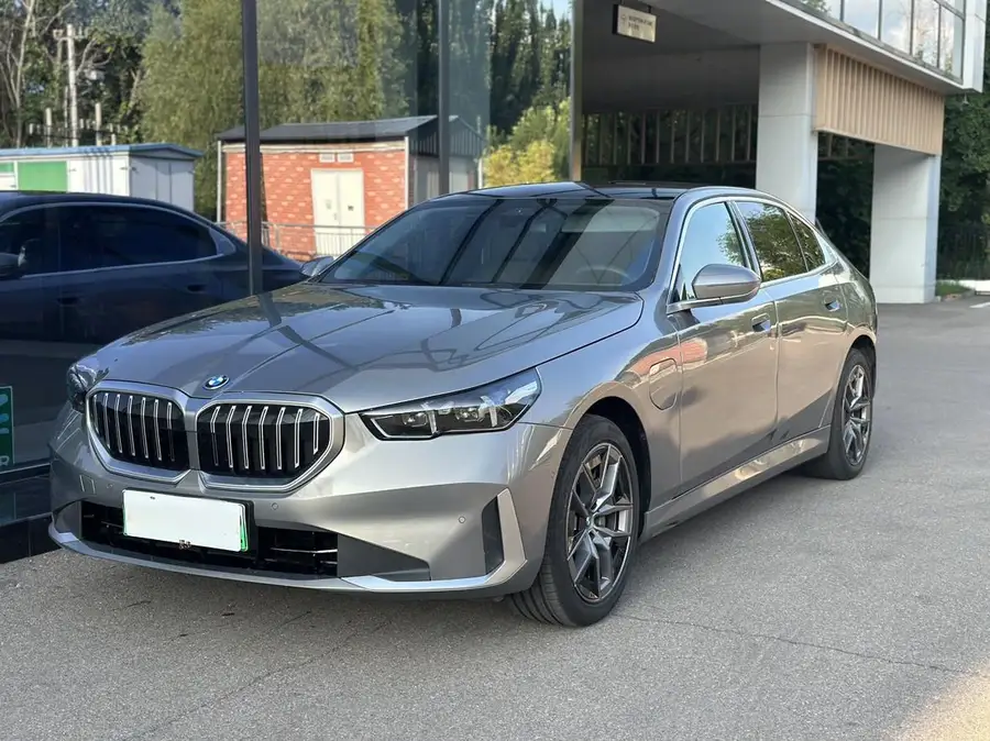 2024 BMW i5 eDrive 35L Luxury Package