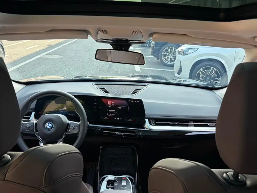 2023 BMW iX1 eDrive25L X-Line 4
