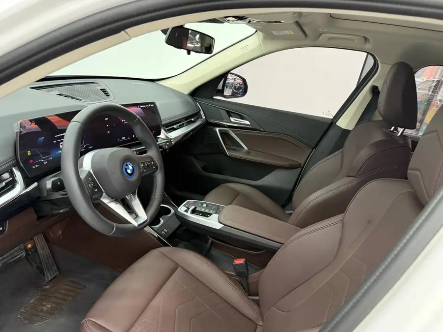 2025 BMW iX1 eDrive25L X Design Package 4