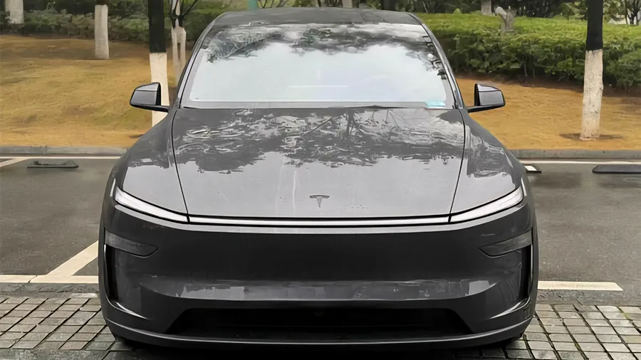 2025 Tesla Model Y L Long Range AWD