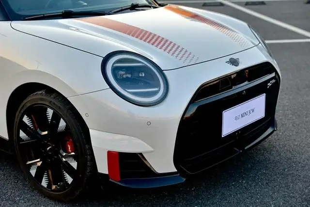 2025 Electric MINI JCW Facelift (John Cooper Works) 3