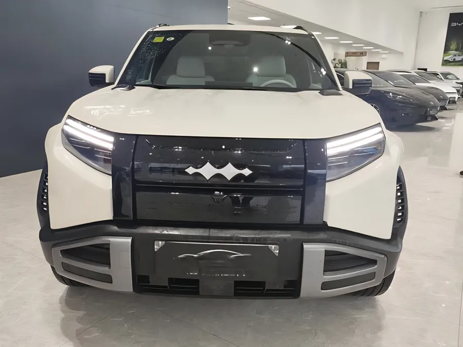 2025 Tan 3 501KM 4WD Ultra Edition