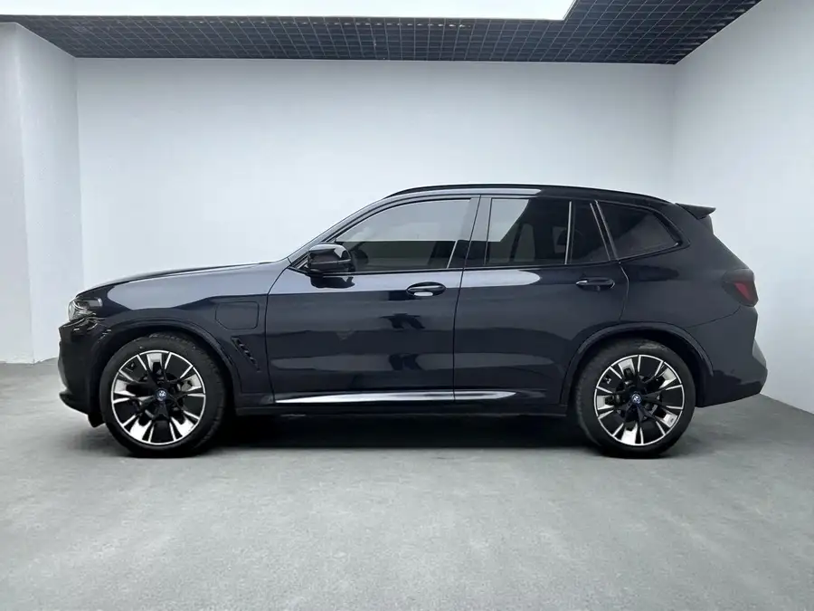 2024 BMW iX3 Pioneering Edition 2