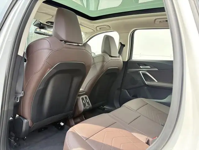 2025 BMW iX1 eDrive25L M Sport Package 4