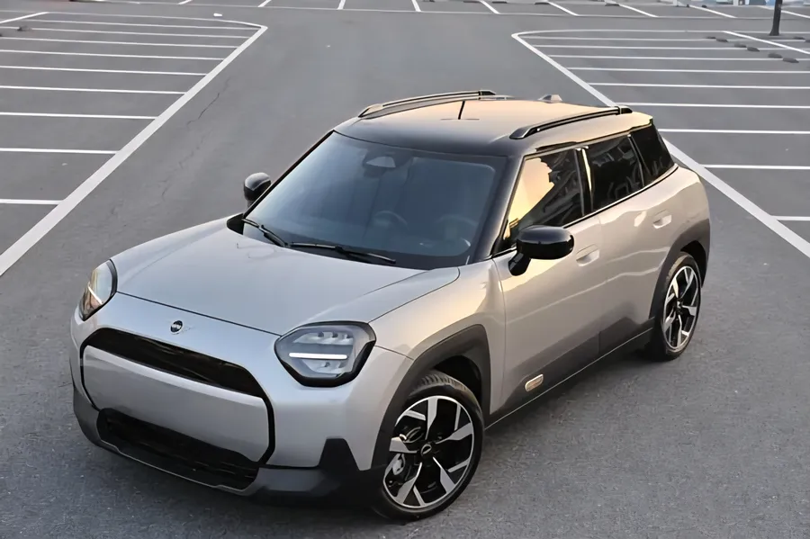 2025 Electric MINI ACEMAN E Classic Trim