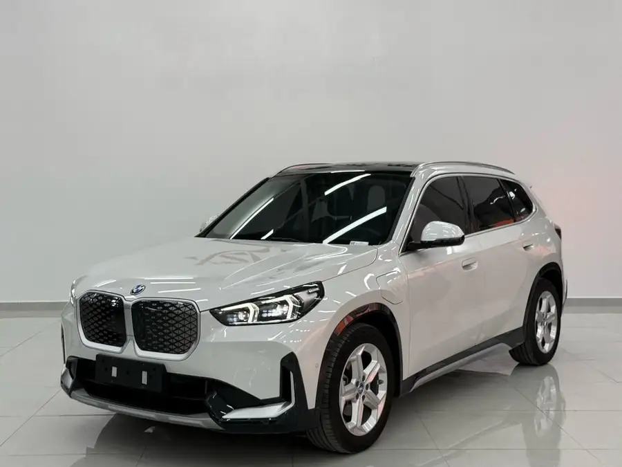 2025 BMW iX1 eDrive25L X Design Package