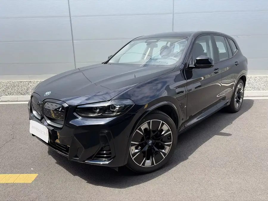 2024 BMW iX3 Leading Version