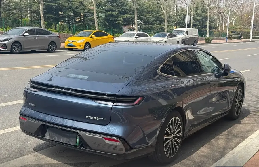 2025 Geely Xingyao 8 130km EM-P Starship Edition 3