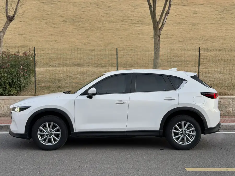 2022 Mazda CX-5 2.0L Automatic 2WD Smart Edition 4