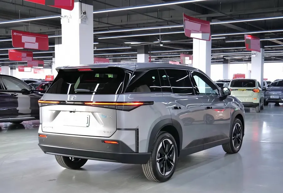 2025 Toyota bZ3X 520 Pro 2