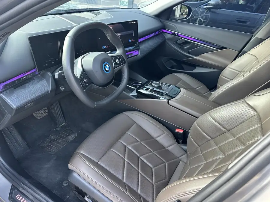 2024 BMW i5 eDrive 35L Luxury Package 4