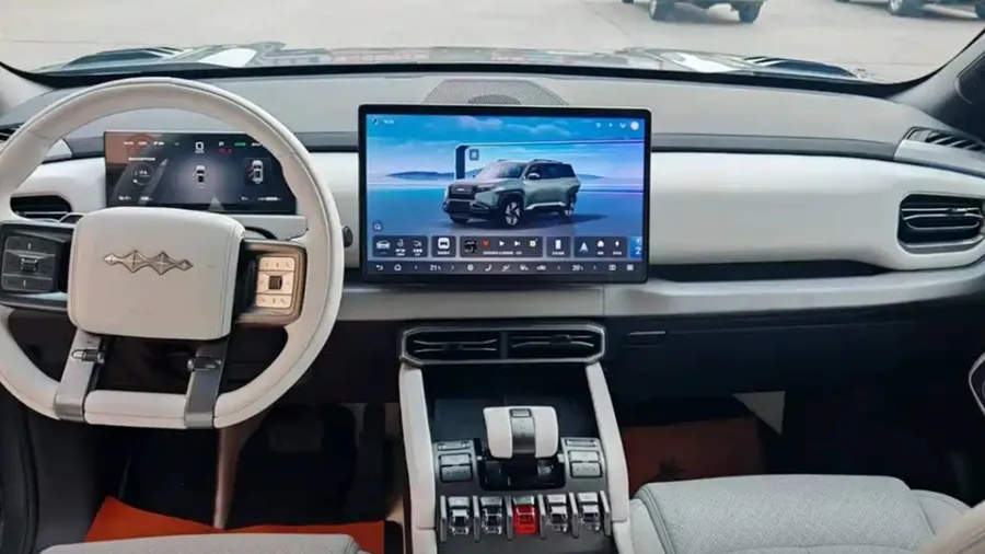 2025 Titan 3 501KM 4WD Max Edition 4