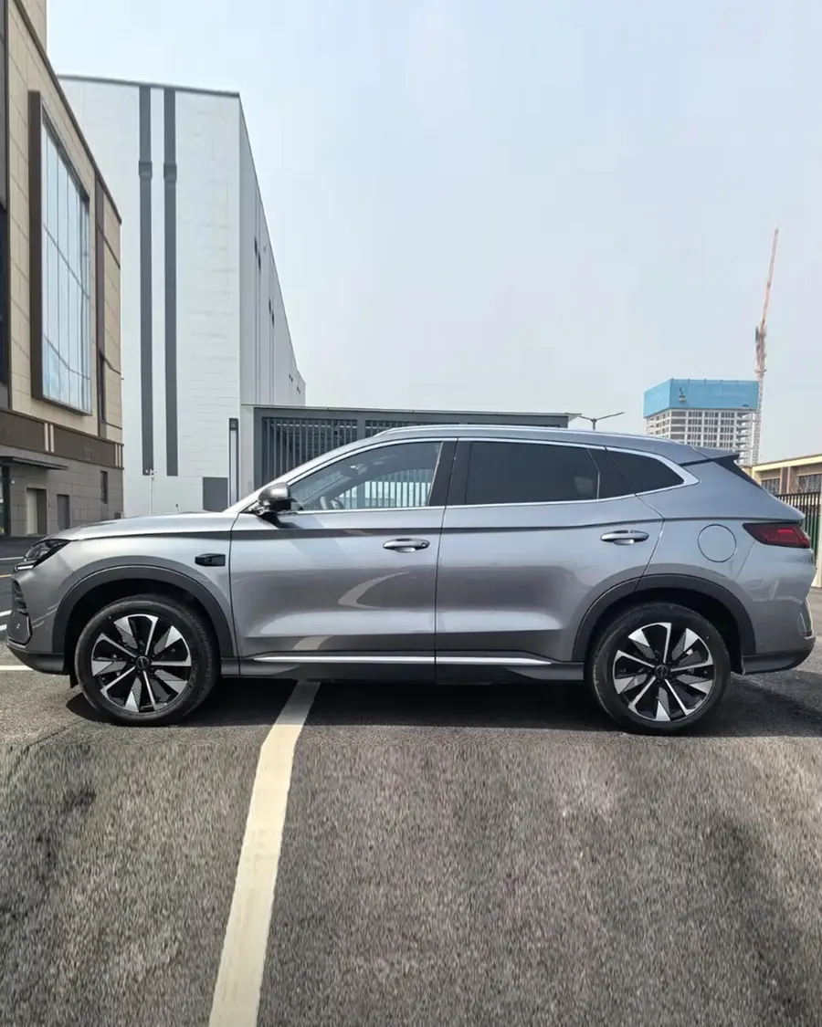 2025 BYD Song PLUS New Energy EV Intelligent Driving 520km Premium Edition 3