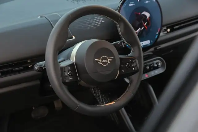 2025 Electric MINI ACEMAN E Classic Trim 4