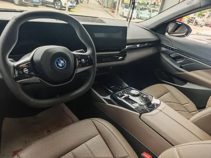 2024 BMW i5 eDrive 35L Luxury Package 3