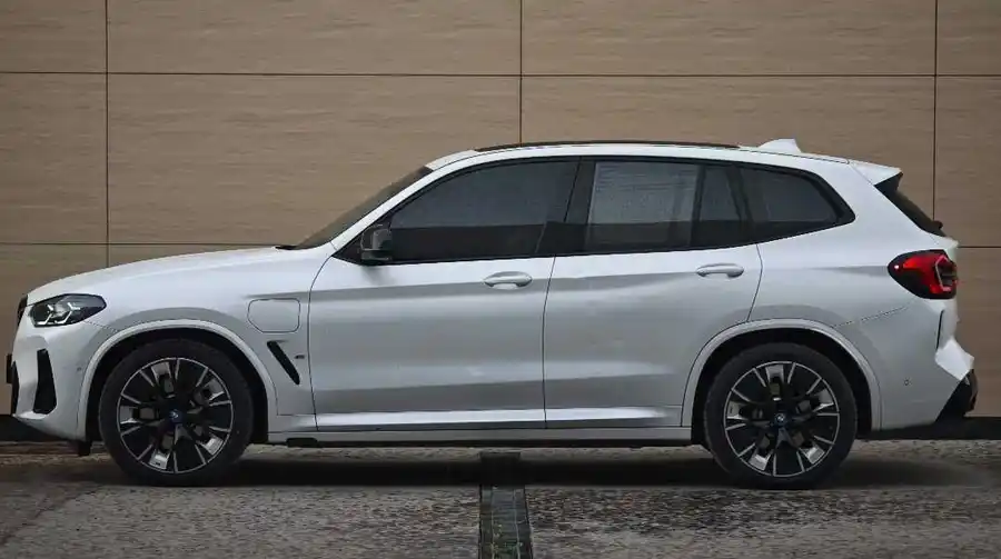 2024 BMW iX3 Leading Version 2