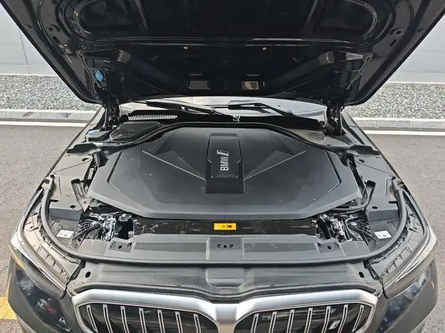 2024 BMW i5 eDrive 35L M Sport Package