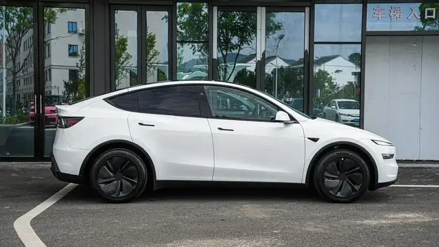 2026 Tesla Model Y Long Range All-Wheel Drive 3