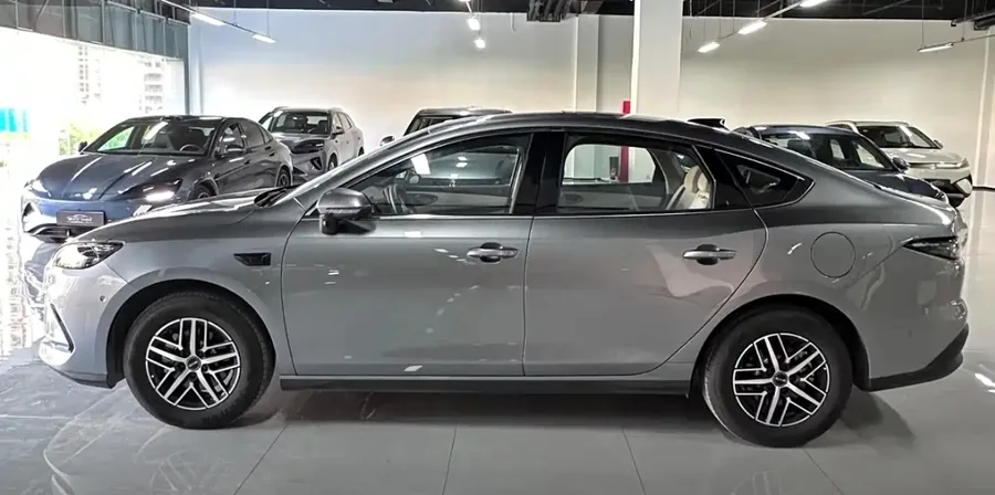 2025 BYD Seal 05 DM-i ADAS Edition 120KM Flagship Version 2