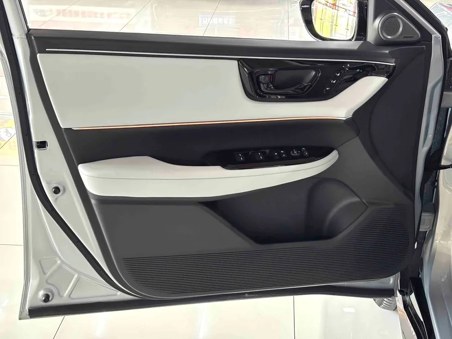 2024 Honda eNS2 Light Chaser Edition 3