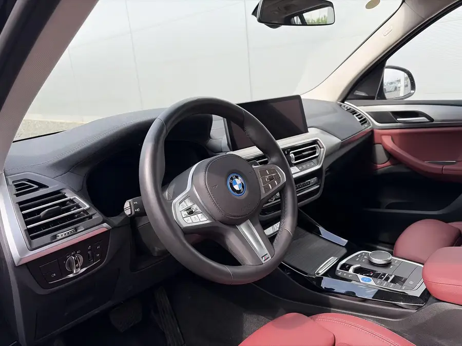 2024 BMW iX3 Leading Version 4