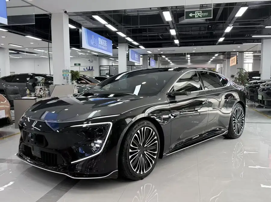 2025 Avatr 12 Facelift Royal Theater Edition
