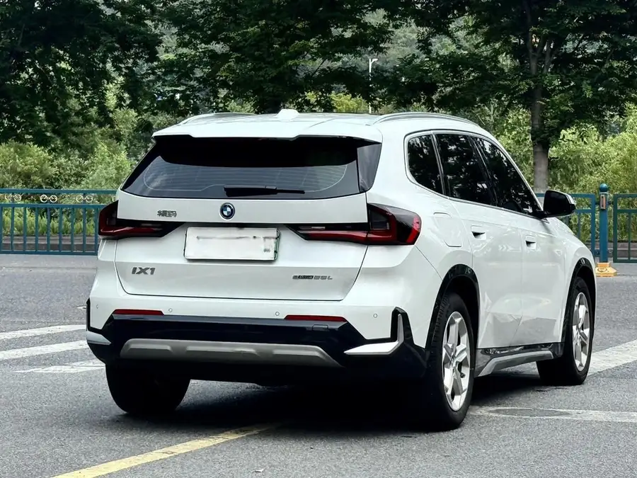 2025 BMW iX1 eDrive25L X Design Package 3