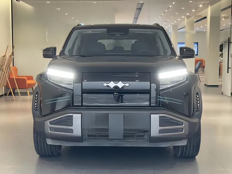 2025 Titan 3 501KM 4WD Ultra Edition