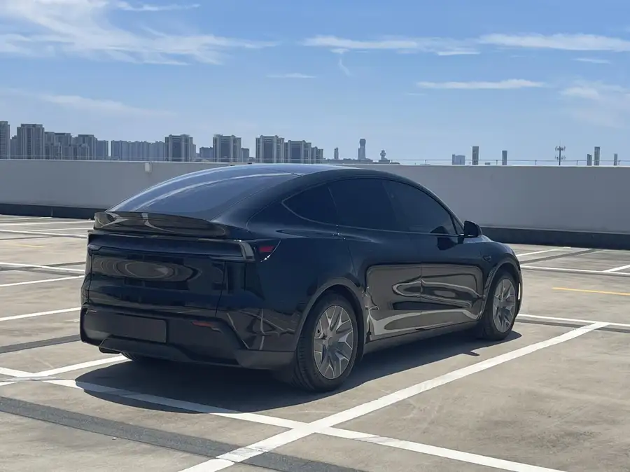 2025 Model Y L Long‑Range All‑Wheel‑Drive Version 2