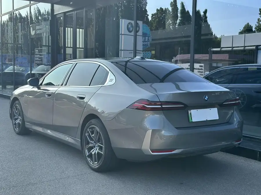 2024 BMW i5 eDrive 35L Luxury Package 3