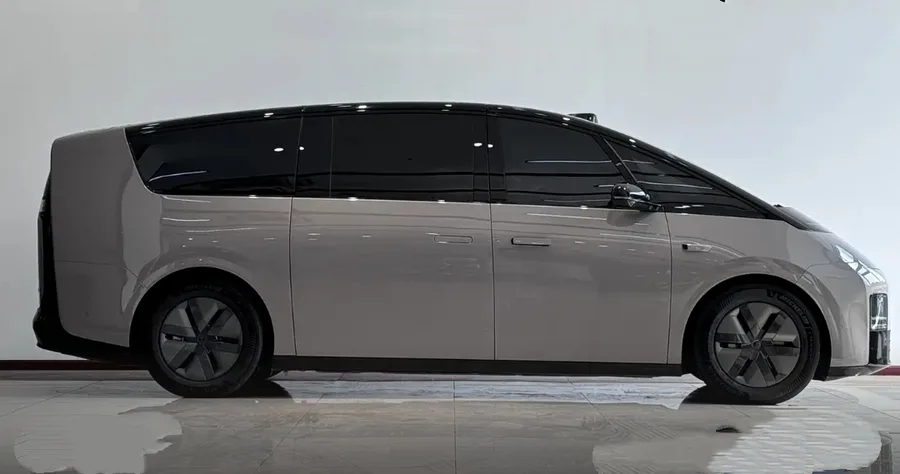2024 Li Auto MEGA Ultra 2