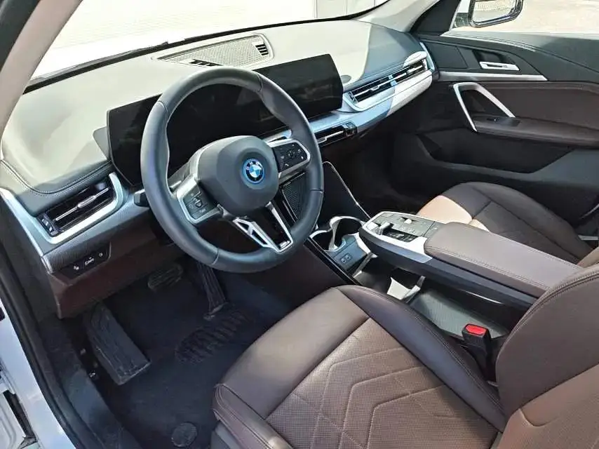 2025 BMW iX1 eDrive25L M Sport Package 4