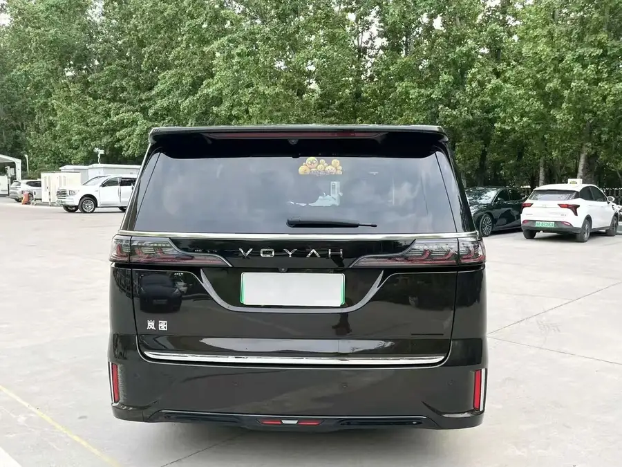 2025 Voyah Dreamer PHEV 4WD Flagship Kunlun Edition 2