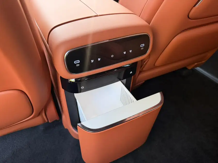 2025 Geely Galaxy M9 210km 4WD Pilot Edition 4