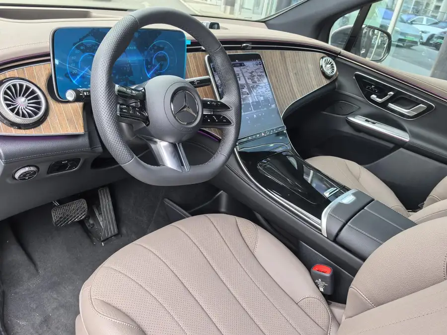 2024 Mercedes-Benz EQE SUV 500 4MATIC Luxury Version 3