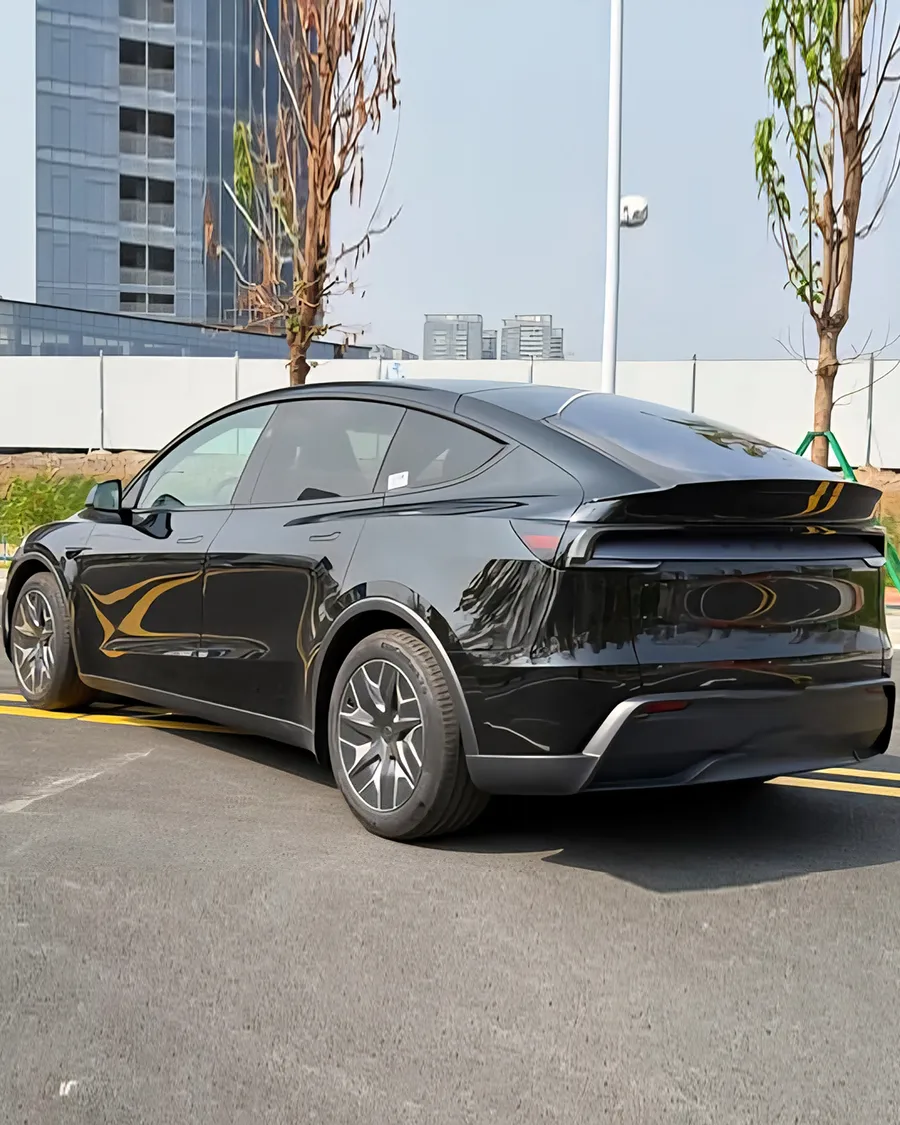 2025 Tesla Model Y L Long Range AWD 3