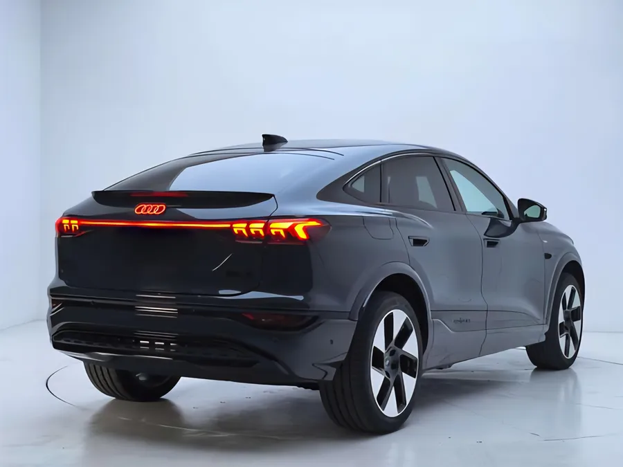 2026 Audi Q6L e-tron Sportback First Edition Pilot 3