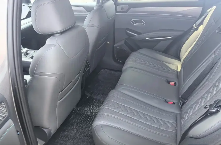 2025 BYD Song L DM-i Smart Driving 160km Premium Version 4