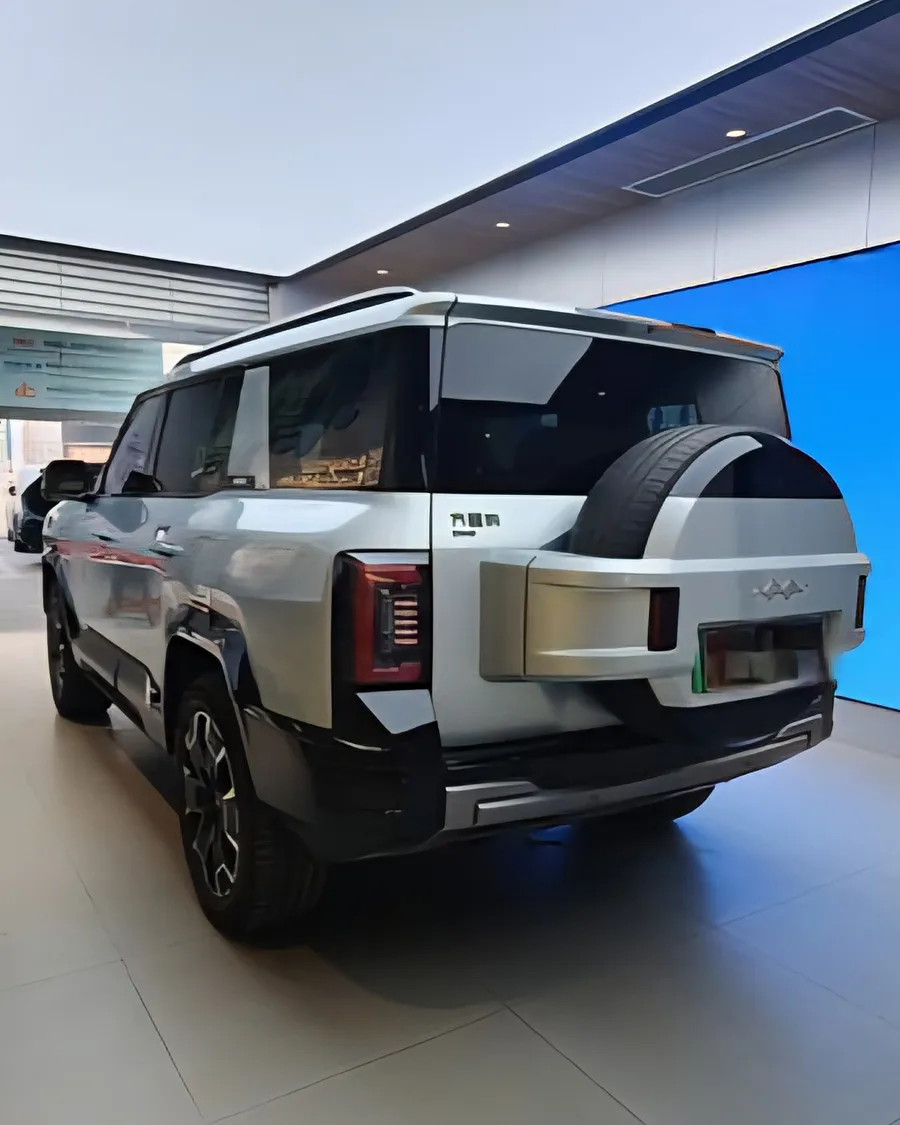 2025 FangChengBao Bao 8 Intelligent & Brave Flagship Edition 6-Seater 3