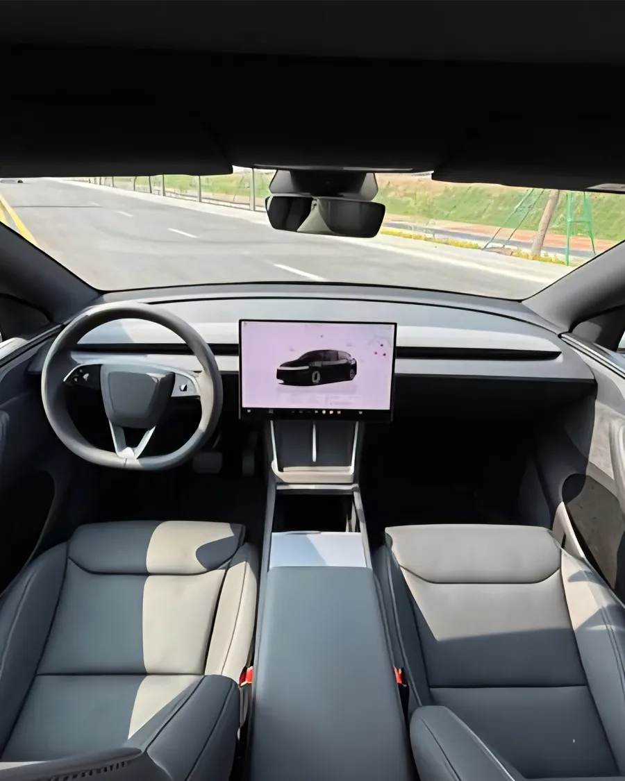 2025 Tesla Model Y L Long Range AWD 4