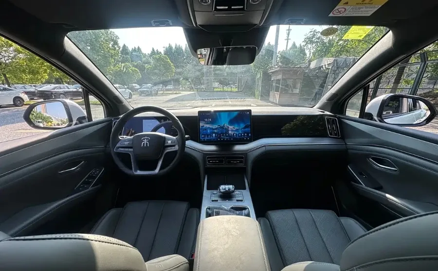 2025 BYD Song L DM-i Smart Driving 112km Leading Version 4