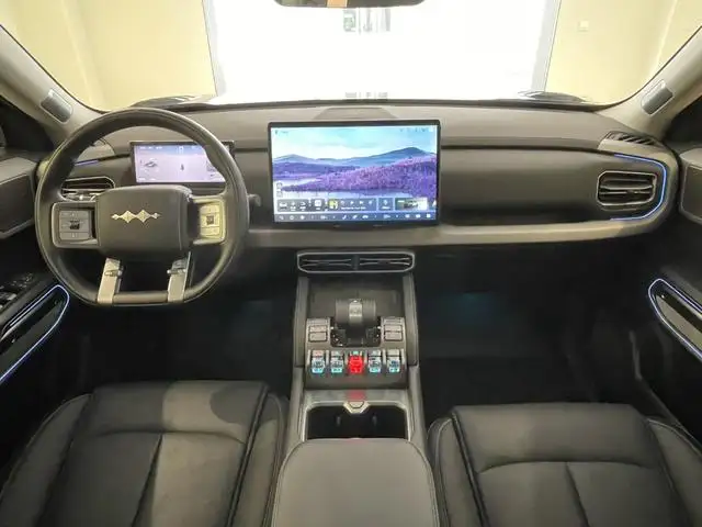2025 Titan 3 501KM 4WD Ultra Edition 3