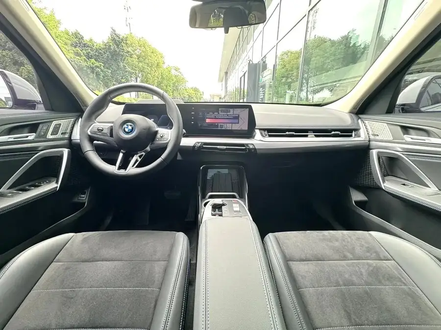 2023 BMW iX1 xDrive30L M Sport Package 4