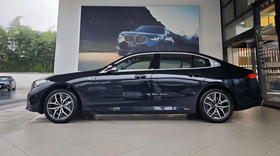 2025 BMW i5 eDrive 35L M Sport Package 2