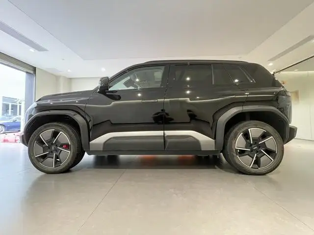 2025 Titan 3 501KM 4WD Ultra Edition 4