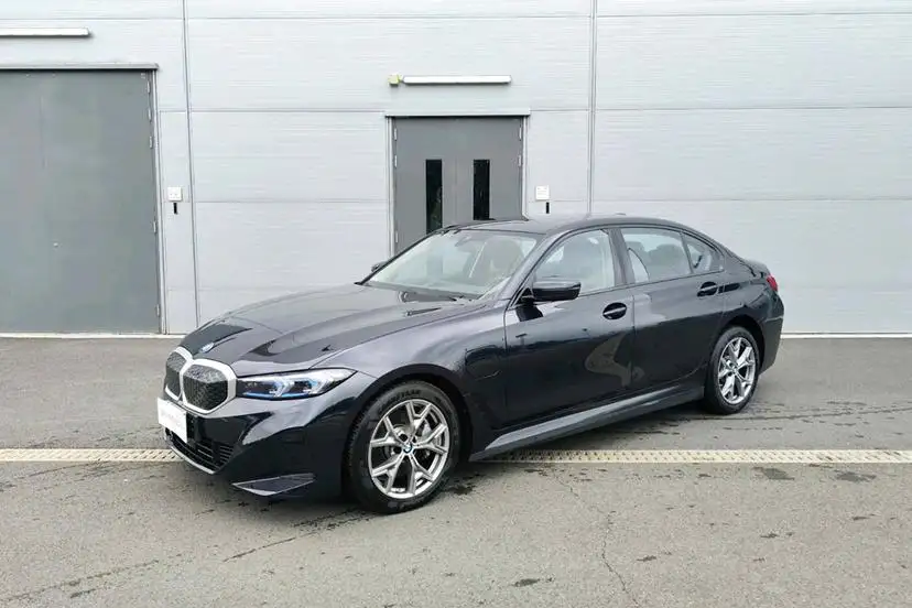 2025 BMW i3 eDrive 35 L