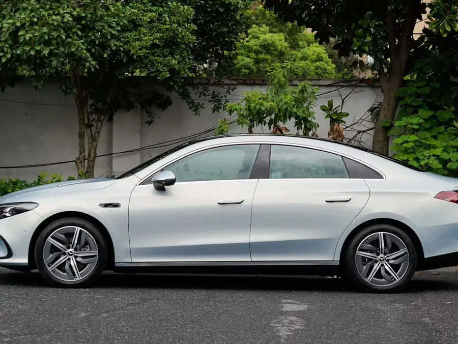 2025 Mercedes‑Benz CLA with EQ Technology 300L Extra‑Long Range Version 3